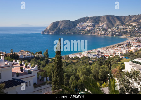 Vicino a Almuñecar Costa Tropical in provincia di Granada Spagna vista da Punta de la Mona a La Herradura Foto Stock