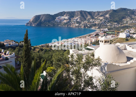 Vicino a Almuñecar Costa Tropical in provincia di Granada Spagna vista da Punta de la Mona a La Herradura Foto Stock