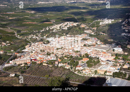 Vista in elevazione del villaggio spagnolo di Orba Foto Stock