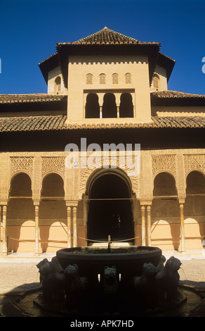Lion corte, Palacio Nazaries, l'Alhambra di Granada, Andalusia, Spagna Foto Stock