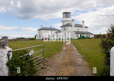 Faro sull isola di Caldey in Pembrokeshire Foto Stock