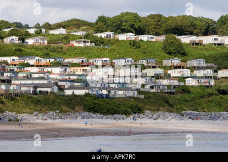 Terrazze affollate di una caravan park in Pembrokeshire Wales Foto Stock