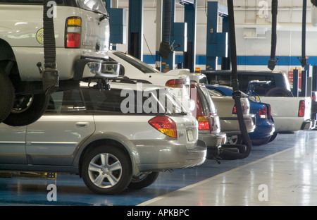 Grande Automobile Riparazione Auto Shop Garage in concessionaria, STATI UNITI D'AMERICA Foto Stock