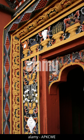 Il Bhutan Tigri Taktsang Nest monastero intagliato dipinto tempio dettaglio finestra Foto Stock