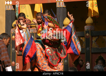 Il Bhutan Paro Tsechu Festival di Danza del signore della morte della sua consorte Shinje Yab Yum Foto Stock