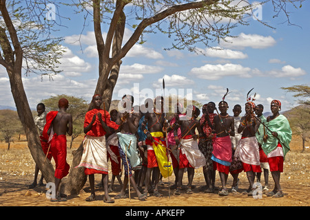 Samburu warriors dancing, Kenya, Samburu capitolo Gebiet, Isiolo Foto Stock