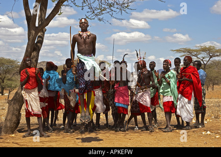 Samburu warriors dancing, Kenya, Samburu capitolo Gebiet, Isiolo Foto Stock