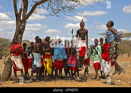 Samburu warriors dancing, Kenya, Samburu capitolo Gebiet, Isiolo Foto Stock