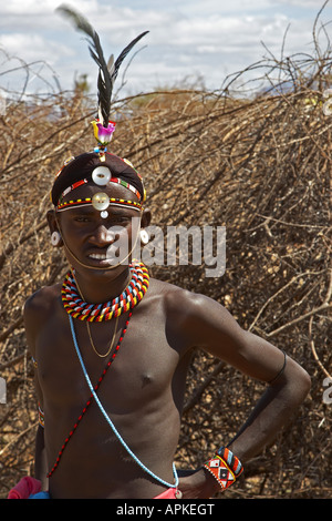 Uomo in un Samburu village, Kenya, Samburu capitolo Gebiet, Isiolo Foto Stock