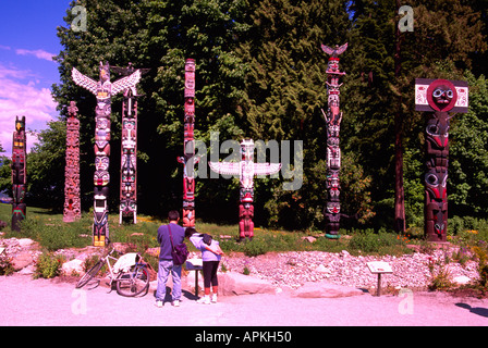 Totem Poles a Brockton punto nel Parco di Stanley Vancouver British Columbia Canada Foto Stock