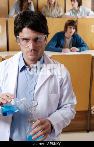 Studenti e insegnante in classe Foto Stock