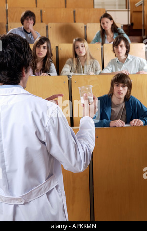 Studenti e insegnante in classe Foto Stock