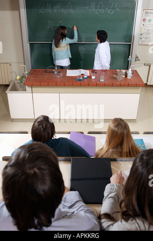 Studenti e insegnante in classe Foto Stock