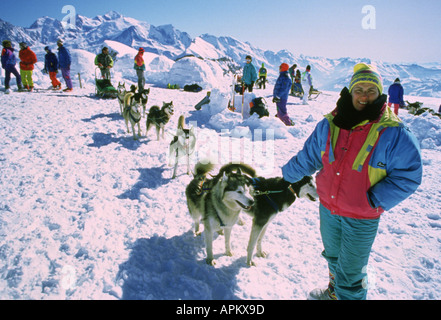 Costruzione di un igloo sul MONT BLANC Foto Stock