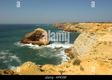 Litorale vicino al villaggio di Carrapateira sulla costa occidentale dell'Algarve Portogallo Foto Stock