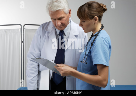 Due generazioni di medici Foto Stock