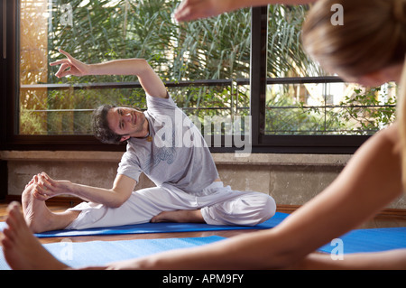 Nell'insegnamento dello Yoga, Classroom Foto Stock