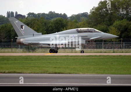 RAF Eurofighter Typhoon rullaggio sulla pista Foto Stock