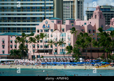 Punto di riferimento Royal Hawaiian Hotel Palazzo Rosa del Pacifico la spiaggia di Waikiki Hawaii Honolulu STATI UNITI D'AMERICA Foto Stock