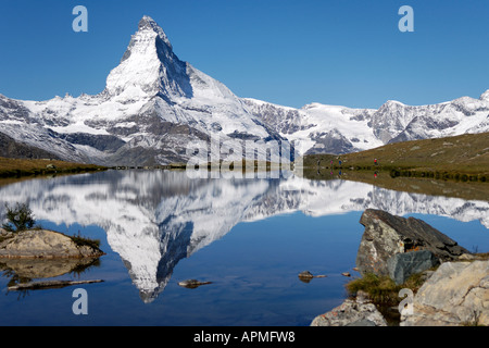 La maestosità del Cervino riflesso in Stellisee Foto Stock