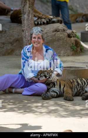 Tiger tempio vicino a Kanchanaburi Thailandia Foto Stock