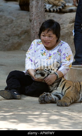 Tiger tempio vicino a Kanchanaburi Thailandia Foto Stock