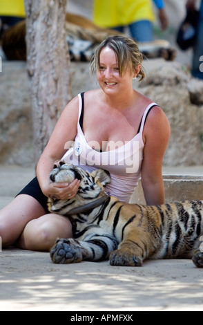 Tiger tempio vicino a Kanchanaburi Thailandia Foto Stock