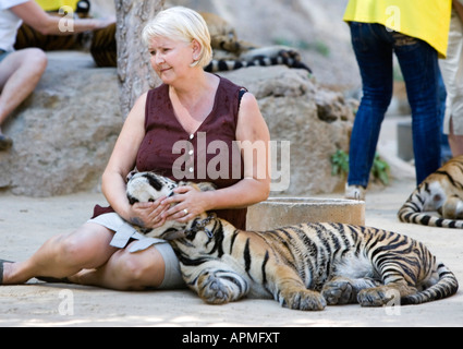 Tiger tempio vicino a Kanchanaburi Thailandia Foto Stock