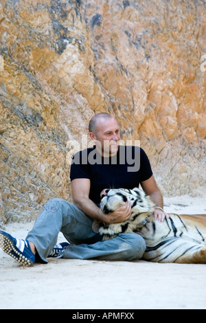 Tiger tempio vicino a Kanchanaburi Thailandia Foto Stock