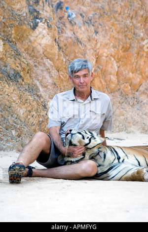 Tiger tempio vicino a Kanchanaburi Thailandia Foto Stock