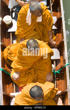 Mercato Galleggiante di attrazione turistica Damnoen Saduak vicino a Bangkok in Tailandia Foto Stock