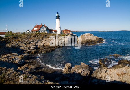 Famoso Portland Head Light faro in Portland Maine in sole splendente giornata di sole Foto Stock