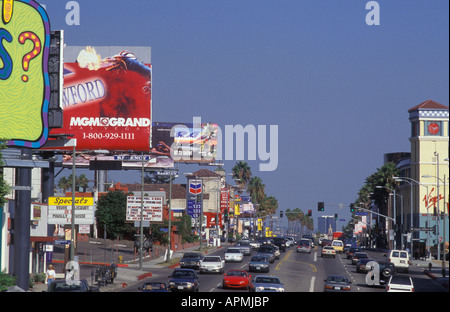 Il traffico automobilistico al Sunset Blvd in Hollywood Los Angeles California USA Foto Stock