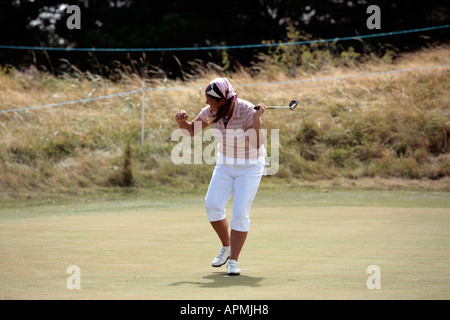 Christina Kim celebra un aquila al settimo foro al Royal Lytham durante i giorni finali giocare al Womens British Open nel 2006. Foto Stock