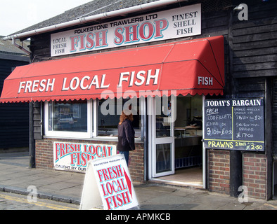 I cibi freschi frutti di mare barra di uscita shop Folkestone Kent England Regno Unito Regno Unito GB Gran Bretagna UE Unione europea EUROPA Foto Stock