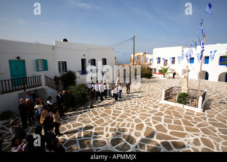 Europa Grecia CICLADI sikinos una festa nella piazza di Castro Foto Stock