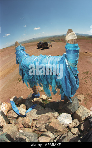 Obo - tradizionale mongola costruzione di culto. Parte superiore del pass Burentogtoh vicino villaggio. Khovsgol aimag. A nord della Mongolia Foto Stock