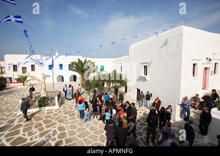 Europa Grecia CICLADI sikinos una festa nella piazza di Castro Foto Stock