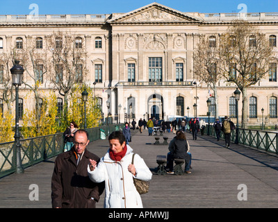 Musee du Louvre, Cour Carree ingresso visto dal Pont des Arts bridge, Parigi, Francia, Europa Foto Stock