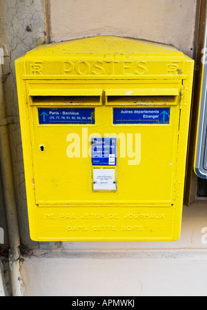 Giallo Parisien Post Box, Parigi, Francia Europa Foto Stock