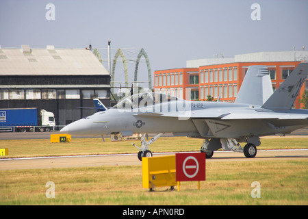 Boeing F/18F Super Hornet a partire dal suo decollo eseguire Foto Stock