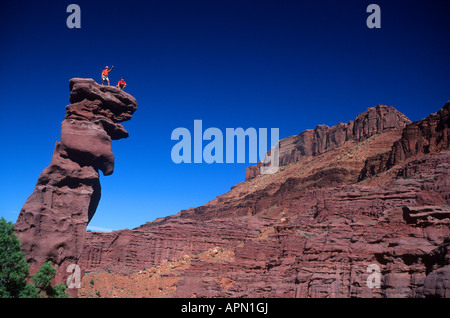 Arrampicatori presso Fisher torri nei pressi di Moab Utah Foto Stock