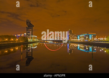 Arco di Glasgow ponte che attraversa il fiume Clyde da Govan sulla banca del sud a Anderston sul nord. Foto Stock