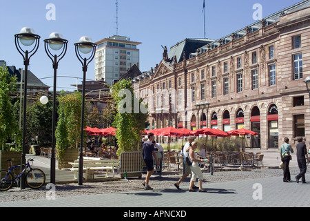 PLACE KLEBER SQUARE CON AUBETTE EX GARRISON edificio del xviii secolo STRASBURGO ALSACE FRANCIA Foto Stock