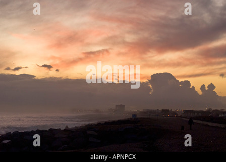 Tramonto sul mare orizzonte crepuscolo crepuscolo Foto Stock