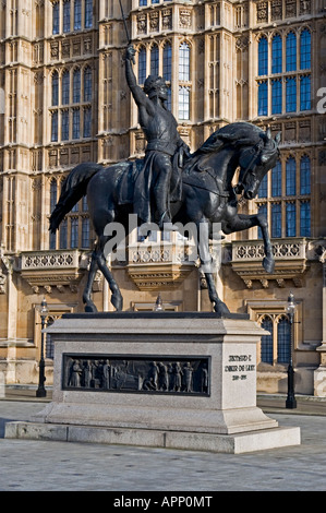 Riccardo Cuor di Leone statua al di fuori della sede del parlamento di Londra Foto Stock