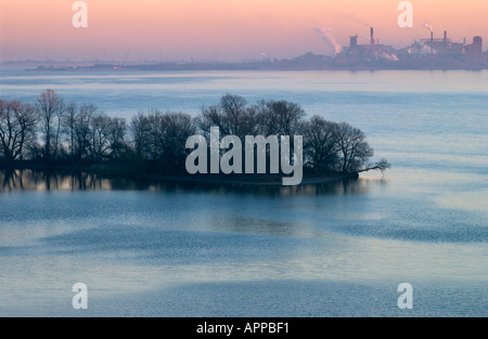 Paesaggio industriale su Hamilton baia del Lago Ontario in Canada Foto Stock