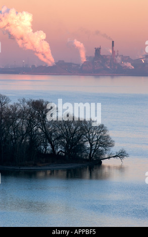 Paesaggio industriale su Hamilton baia del Lago Ontario in Canada Foto Stock