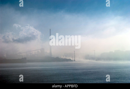 Paesaggio industriale su Hamilton baia del Lago Ontario in Canada Foto Stock