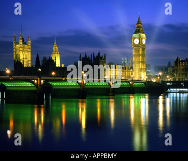 GB - LONDRA: Case del Parlamento di notte Foto Stock